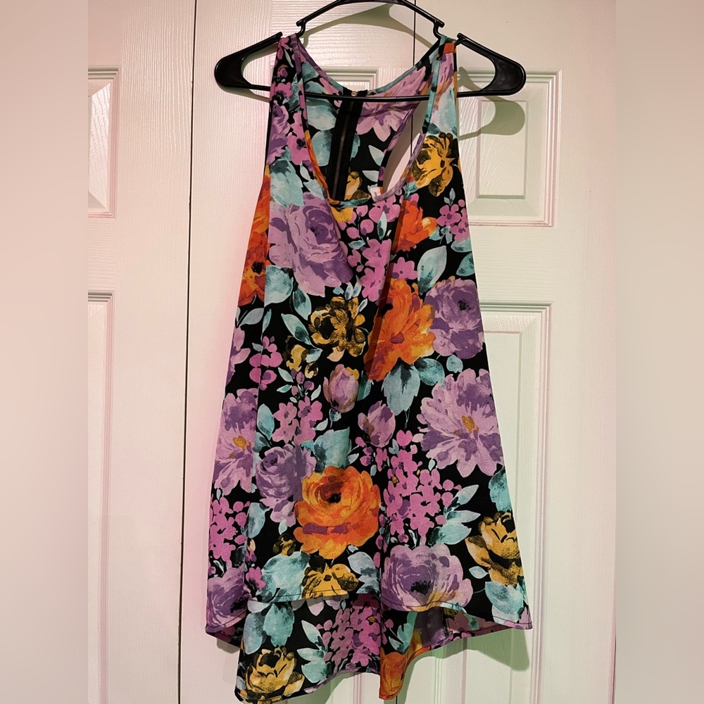 Vibrant Racerback Floral Shirt with Chic Back Zipper